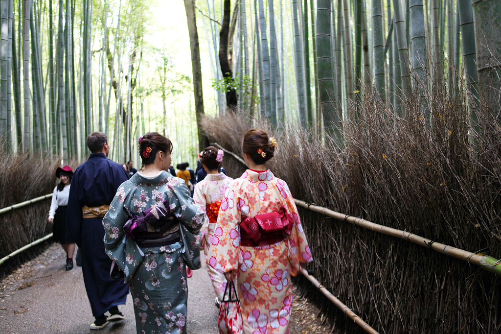 1-11-16-Blame-it-on-Mei-Miami-Fashion-Travel-Blogger-Japanese-Kimono-Traditional-Outfit-Kyoto-Japan-Colorful-Arashiyama-Bamboo-Grove