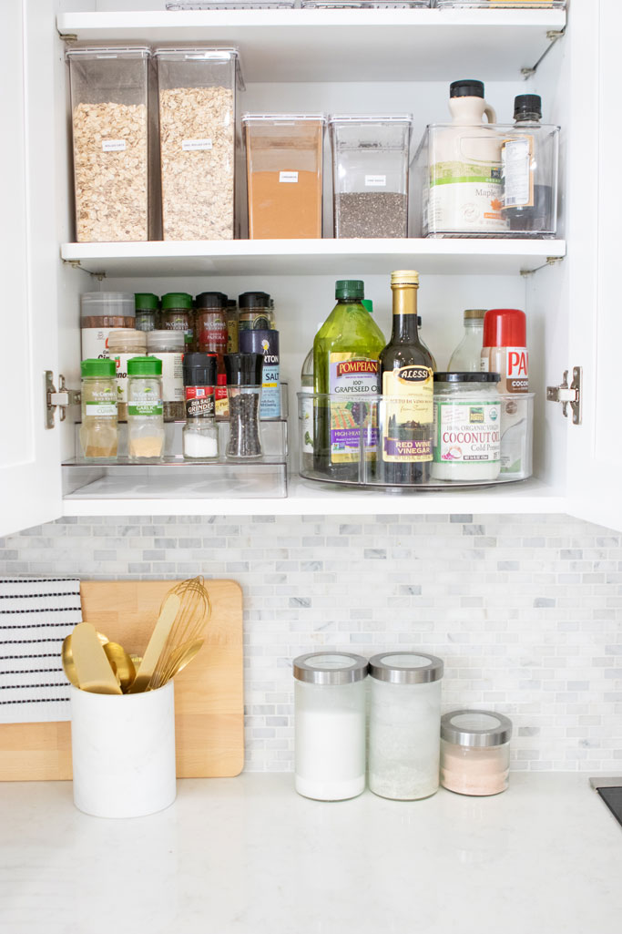 How To: 10 Ways To Organize Small Pantry & Maximize Space - Blame it on ...